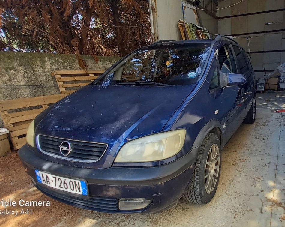 Tirane, shitet minivan. Opel Zafira Nafte, blu e errët, manuale  204 000km 1.300 €