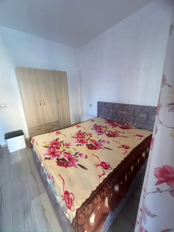 Tirane, jepet me qera apartament 2+1 Kati 2, 130 m² 460 € (5 Maj)
