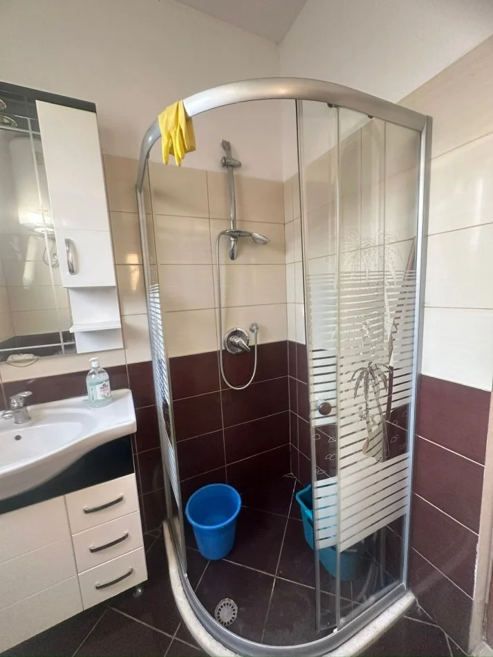 Tirane, jepet me qera apartament 2+1 Kati 2, 130 m² 460 € (5 Maj)