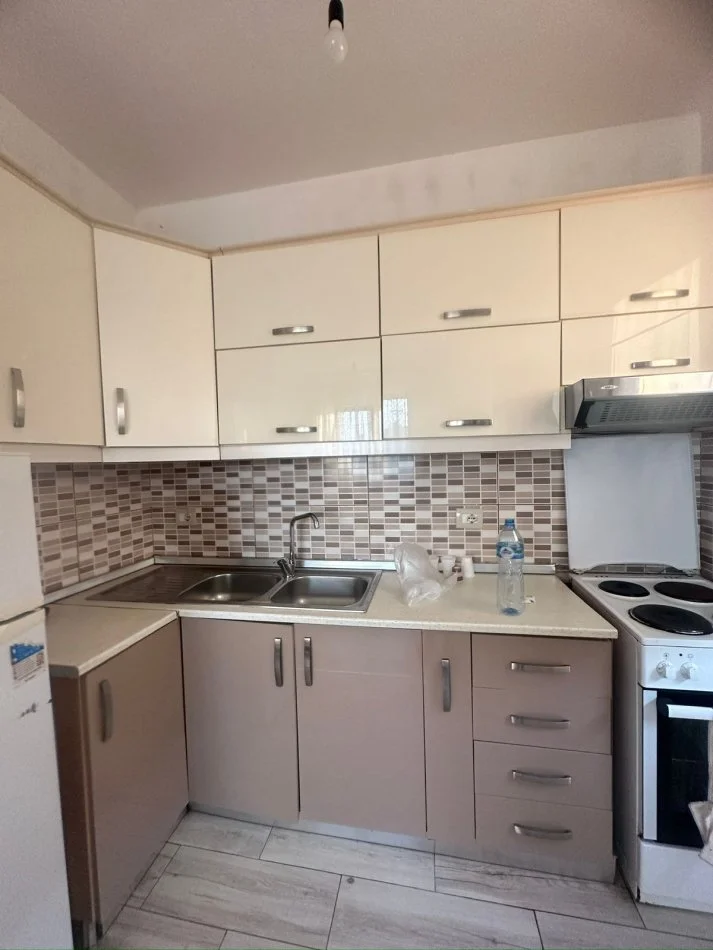 Tirane, jepet me qera apartament 2+1 Kati 2, 130 m² 460 € (5 Maj)