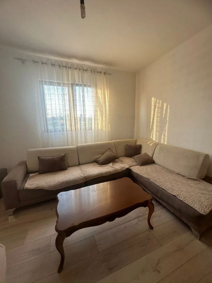 Tirane, jepet me qera apartament 2+1 Kati 2, 130 m² 460 € (5 Maj)