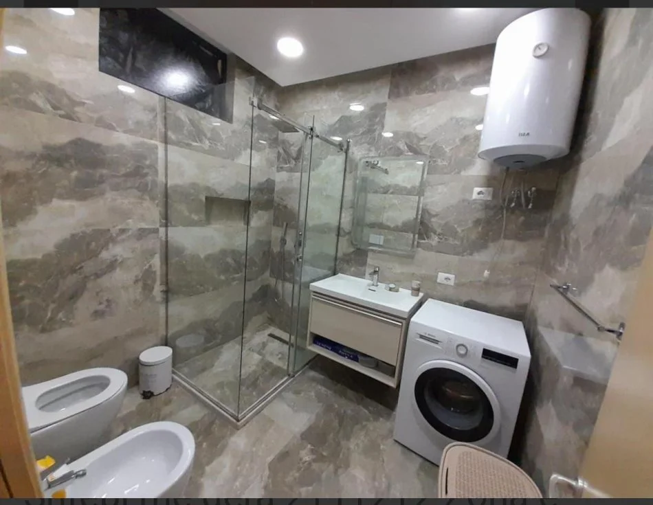 Tirane, jepet me qera apartament 2+1+Ballkon Kati 3, 118 m² 550 € (Rruga Sotir Caci, Prane Restorant Fresku.Tirane)