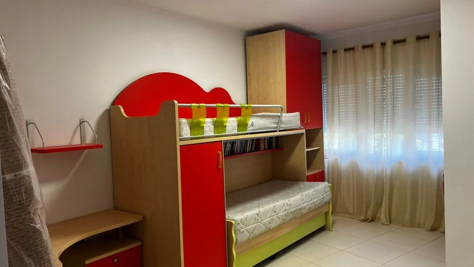 Tirane, jepet me qera apartament 2+1+Ballkon Kati 3, 98 m² 750 € (Rruga Sulejman Delvina, Prane Sheshit Willson)