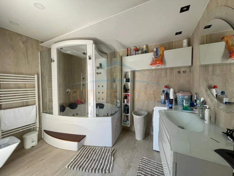 Tirane, shitet Vile 3 Katshe , 1.220 m² 1.500.000 € (FUAT TOPTANI)