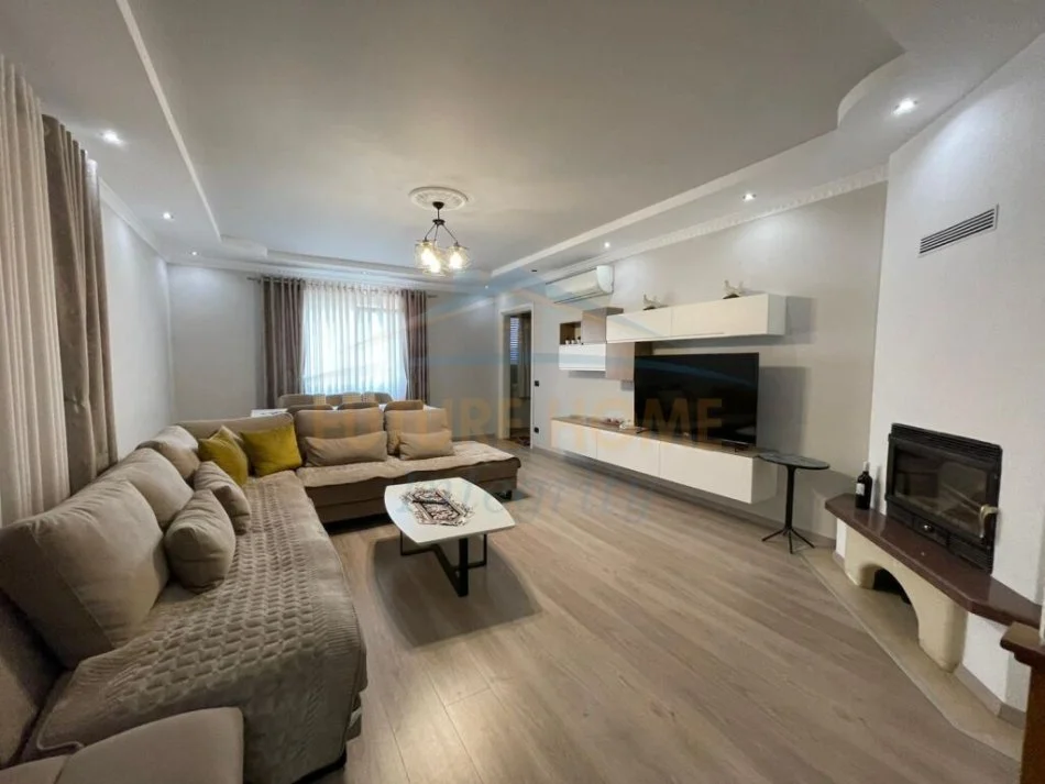 Tirane, shitet Vile 3 Katshe , 1.220 m² 1.500.000 € (FUAT TOPTANI)