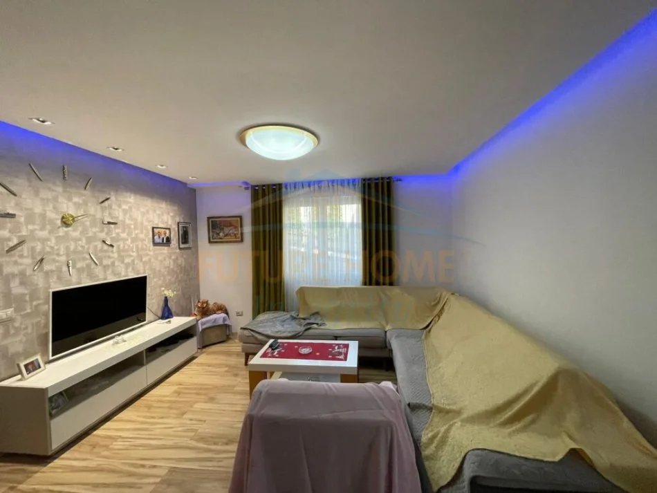 Tirane, shitet Vile 3 Katshe , 1.220 m² 1.500.000 € (FUAT TOPTANI)