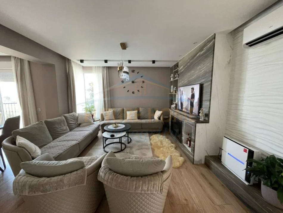 Tirane, shitet Vile 3 Katshe , 1.220 m² 1.500.000 € (FUAT TOPTANI)