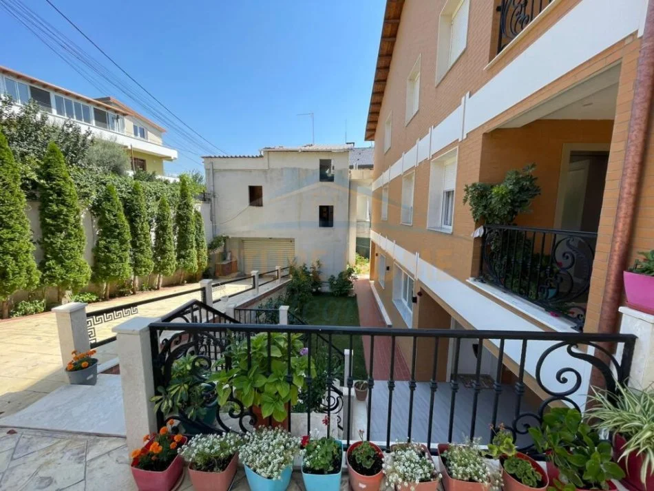 Tirane, shitet Vile 3 Katshe , 1.220 m² 1.500.000 € (FUAT TOPTANI)