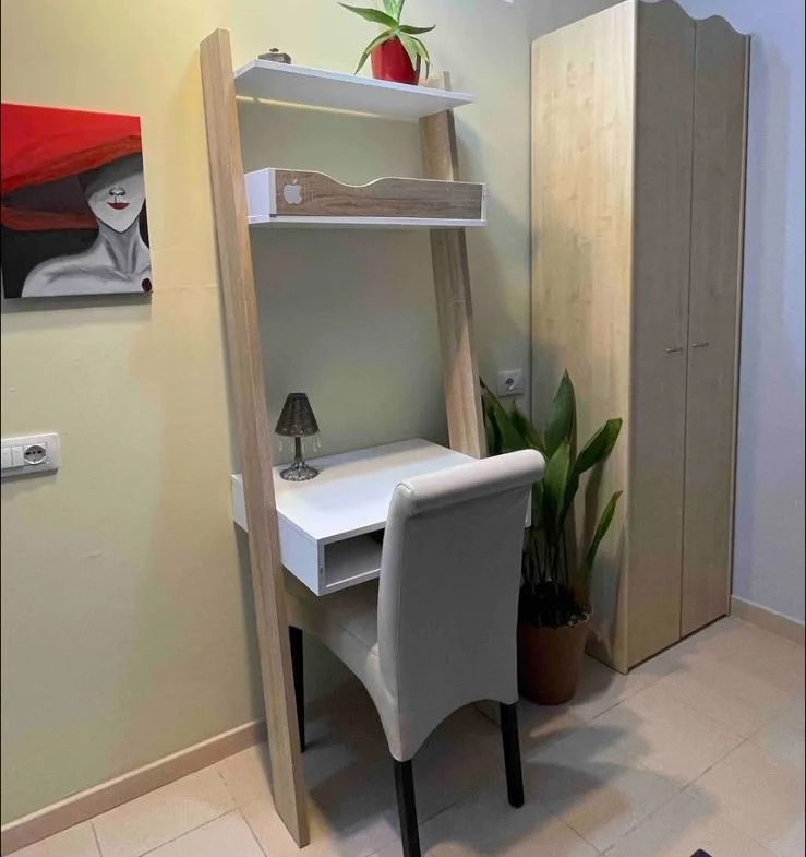 Tirane, jepet me qera apartament 1+1 Kati 3, 86 m² 550 € (Stacioni i Trenit)