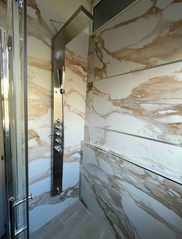 Tirane, jepet me qera apartament 1+1 Kati 3, 86 m² 550 € (Stacioni i Trenit)