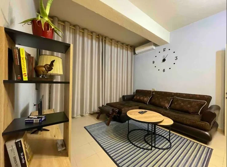 Tirane, jepet me qera apartament 1+1 Kati 3, 86 m² 550 € (Stacioni i Trenit)