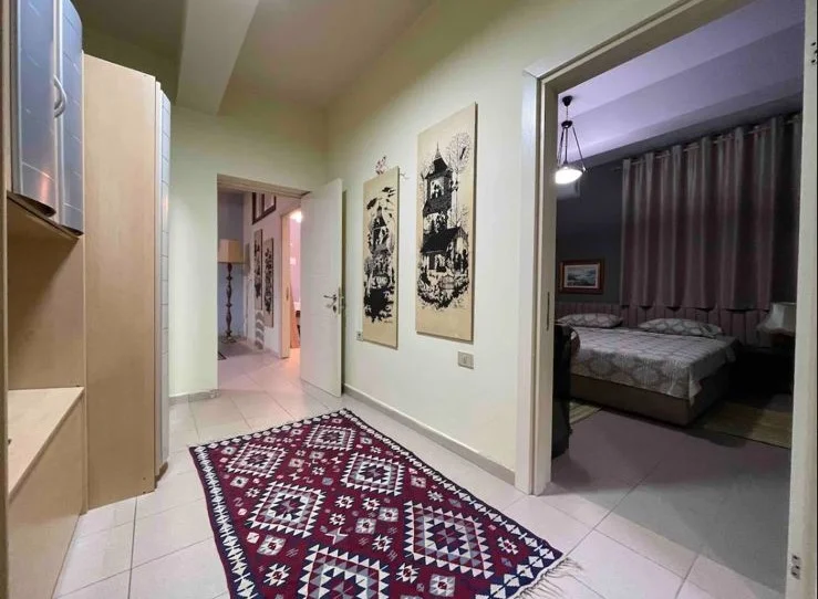 Tirane, jepet me qera apartament 1+1 Kati 3, 86 m² 550 € (Stacioni i Trenit)