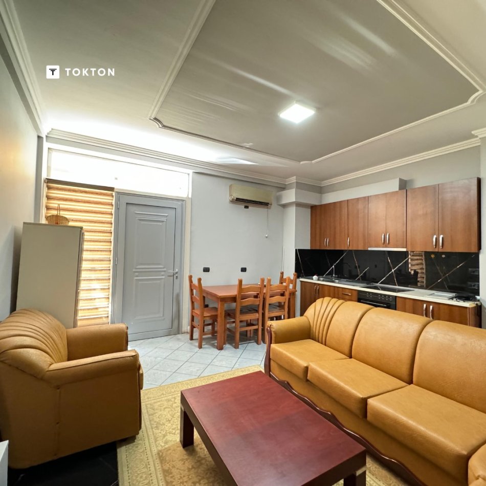 Tirane, jepet me qera 2+1+Ballkon Kati 1, 120 m² 550 € (kodra e diellit)