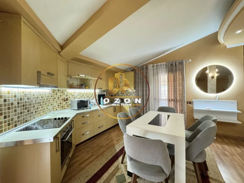 Apartament 1+1 me qira në Rrugën e Elbasanit, pranë Sofrës së Ariut (kat i vilës)