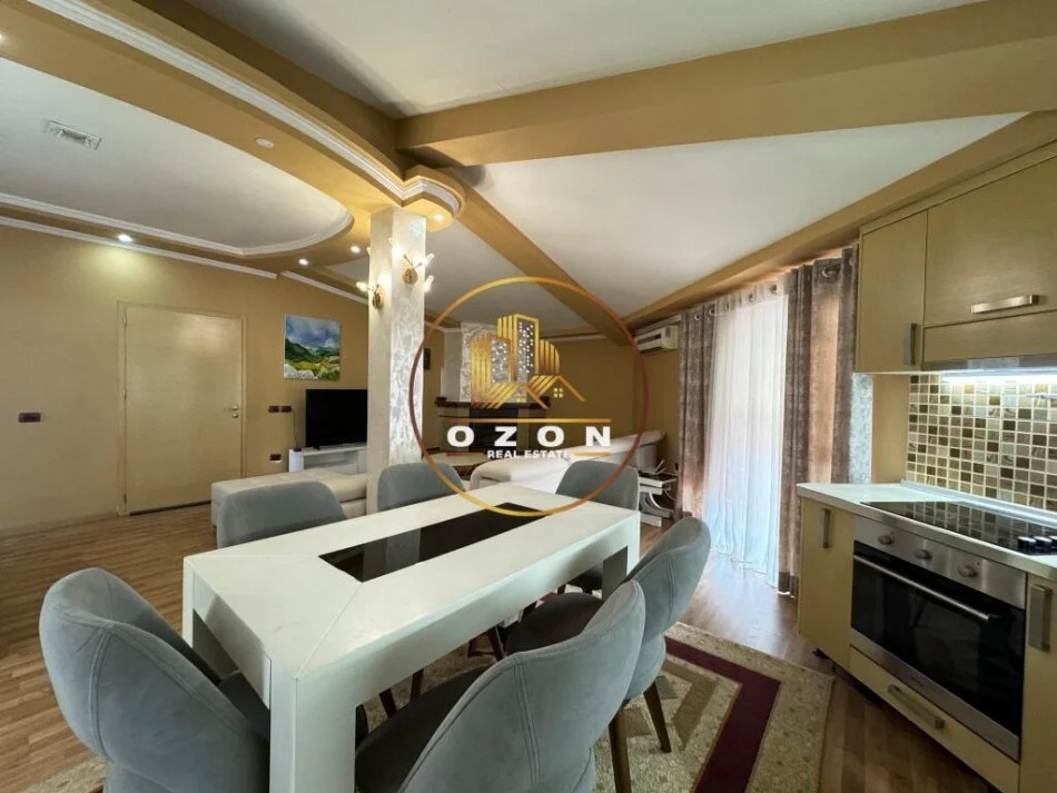 Apartament 1+1 me qira në Rrugën e Elbasanit, pranë Sofrës së Ariut (kat i vilës)