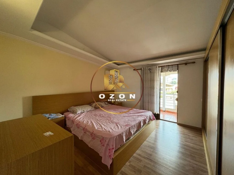 Apartament 1+1 me qira në Rrugën e Elbasanit, pranë Sofrës së Ariut (kat i vilës)