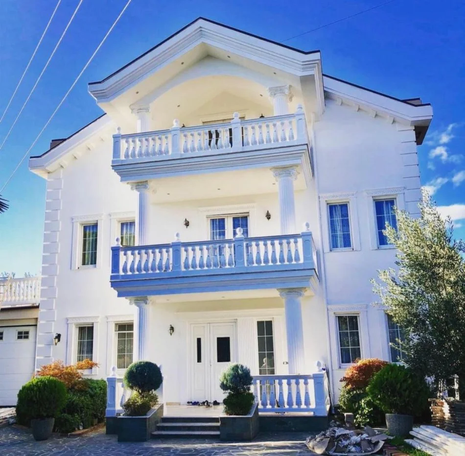 Tirane, shitet Vile 3 Katshe , 500 m² 380.000 € (Rruga Argjinatura)