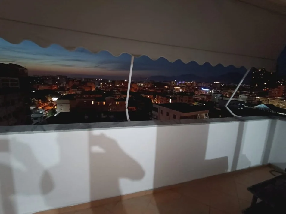 Tirane, jepet me qera apartament 2+1+Ballkon Kati 9, 96 m² 650 € (Rruga Shefqet Musaraj, Njesia Administrative Nr 7 , Prane Kryqezimit 21 Dhjetori. Tirane)