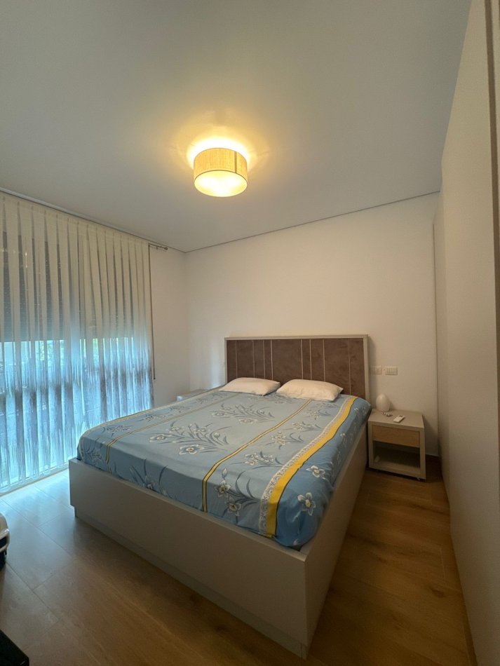 Gjiri Lalzit, shitet apartament 2+1 Kati 0, 91 m² 340.000 €