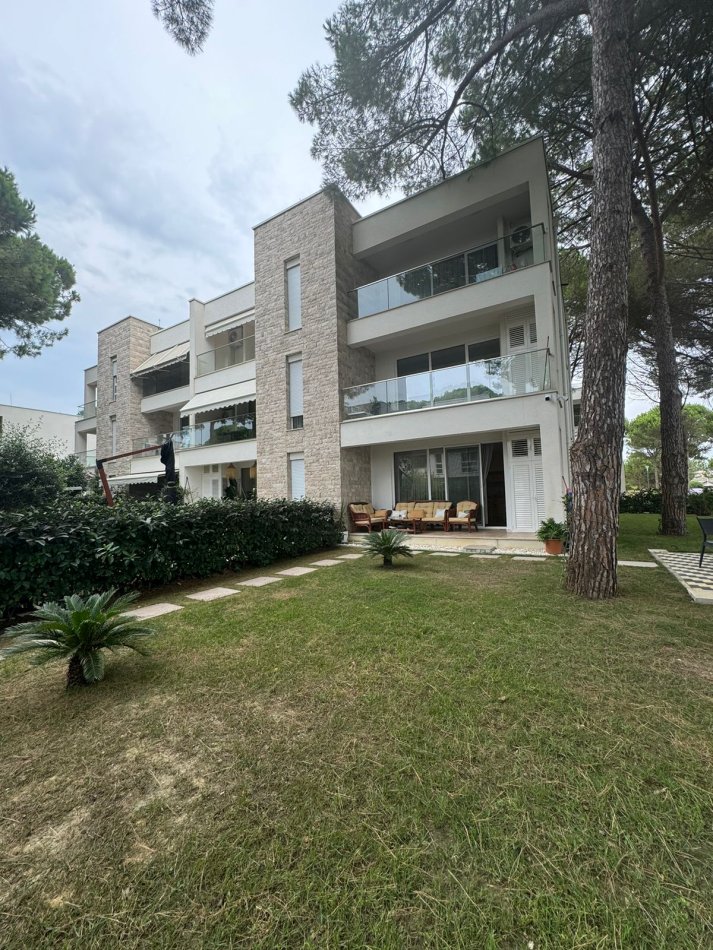 Gjiri Lalzit, shitet apartament 2+1 Kati 0, 91 m² 340.000 €
