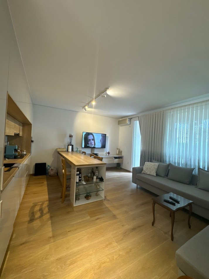 Gjiri Lalzit, shitet apartament 2+1 Kati 0, 91 m² 340.000 €