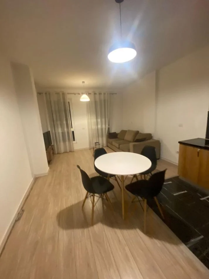 Tirane, jepet me qera apartament 1+1 Kati 4, 73 m² 500 € (Kompleksi Mateo)