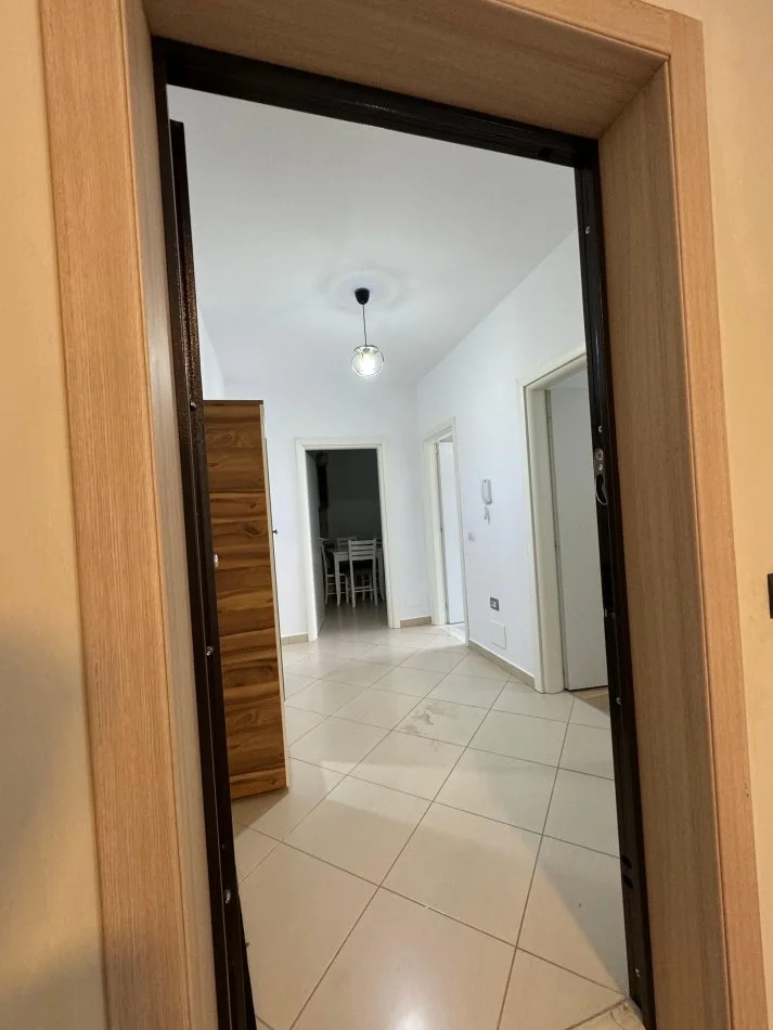 Tirane, jepet me qera apartament 1+1 Kati 3, 67 m² 500 € (Porcelan)