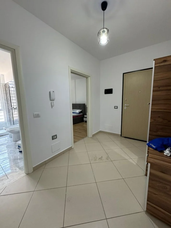 Tirane, jepet me qera apartament 1+1 Kati 3, 67 m² 500 € (Porcelan)