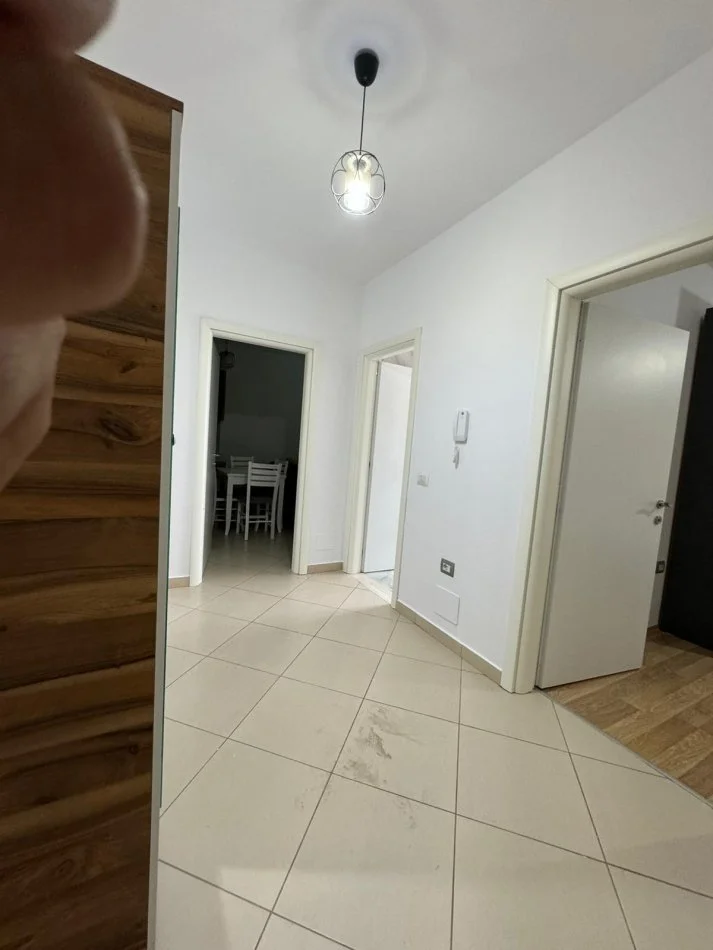 Tirane, jepet me qera apartament 1+1 Kati 3, 67 m² 500 € (Porcelan)