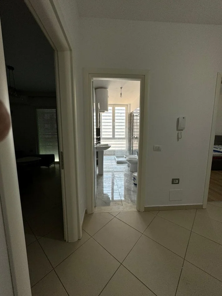 Tirane, jepet me qera apartament 1+1 Kati 3, 67 m² 500 € (Porcelan)