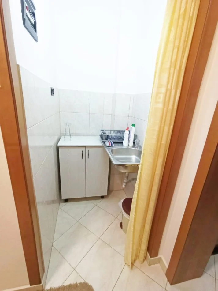 Tirane, jepet me qera apartament 2+1+Ballkon Kati 2, 90 m² 650 € (Rruga Milto Tutulani)