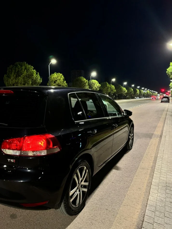Tirane, shes makine Golf 6 - 1.4 Benzin, e zeze automatik Kondicioner 240.000 km 7.000 €