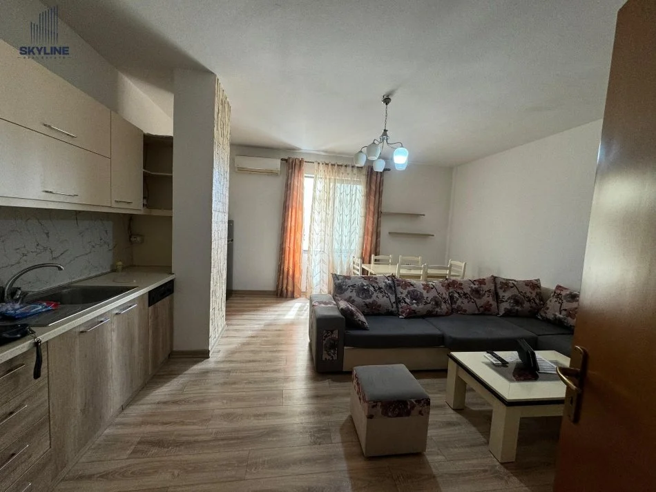 Tirane, jepet me qera apartament 2+1+Ballkon Kati 7, 700 € 