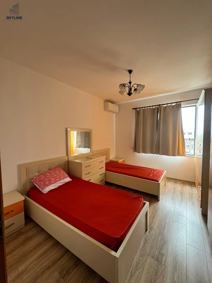 Tirane, jepet me qera apartament 2+1+Ballkon Kati 7, 700 € 