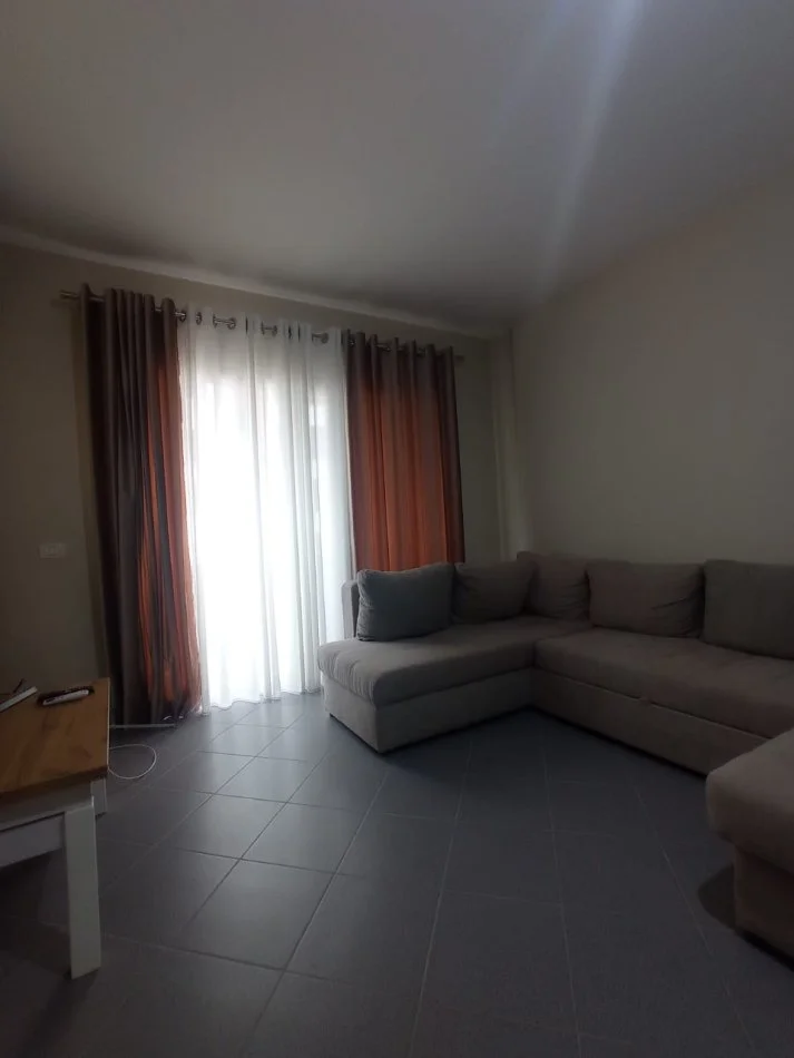 Tirane, jepet me qera apartament 2+1+Aneks+Ballkon Kati 5, 100 m² 500 € (YZBERISHT)