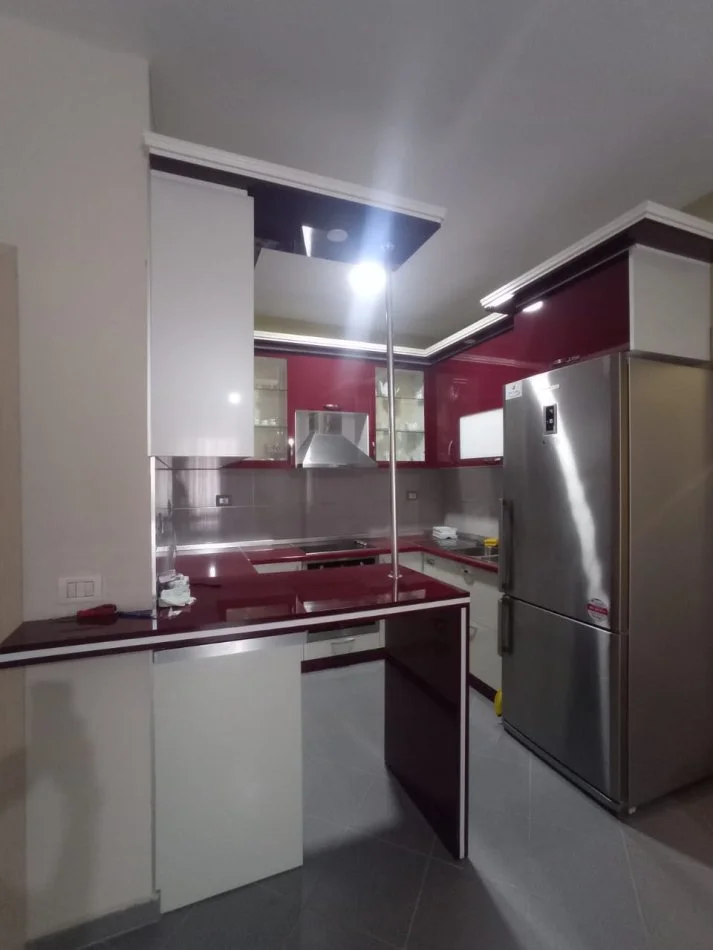 Tirane, jepet me qera apartament 2+1+Aneks+Ballkon Kati 5, 100 m² 500 € (YZBERISHT)