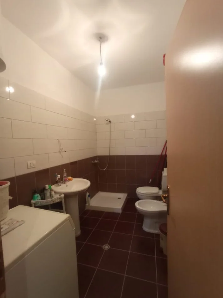 Tirane, jepet me qera apartament 2+1+Aneks+Ballkon Kati 5, 100 m² 500 € (YZBERISHT)