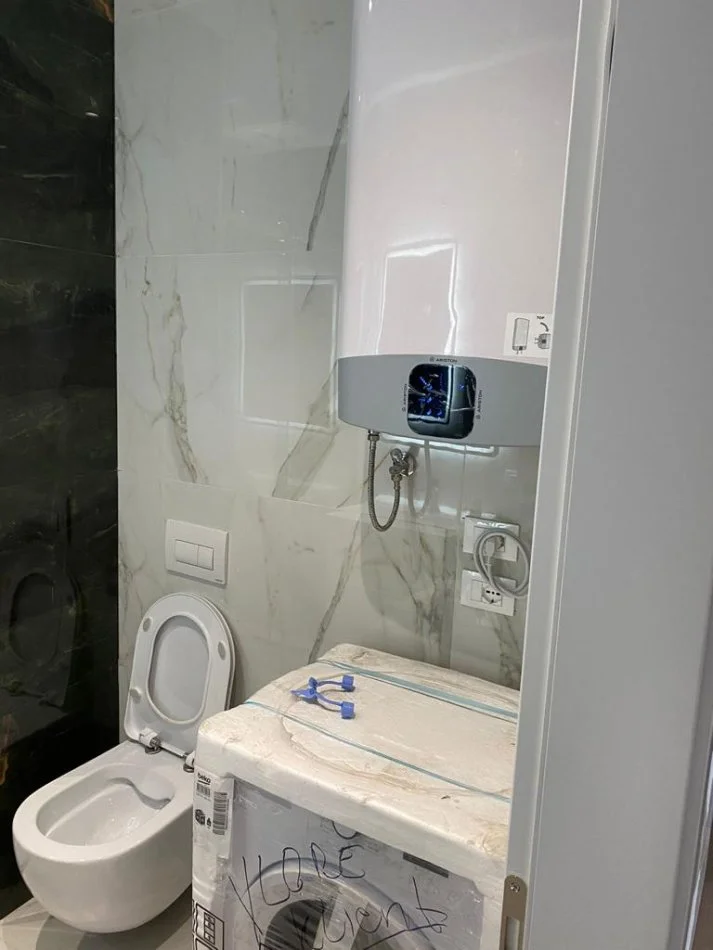 Tirane, jepet me qera apartament 3+1 Kati 5, 150 m² 1.650 € (Komuna e Parisit)