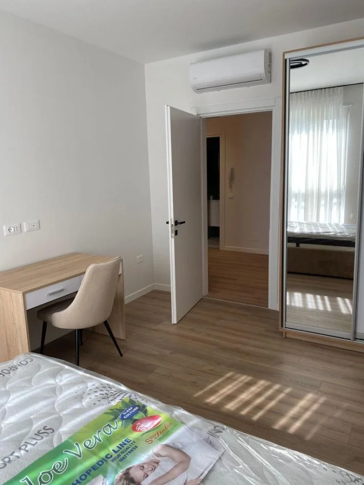 Tirane, jepet me qera apartament 3+1 Kati 5, 150 m² 1.650 € (Komuna e Parisit)