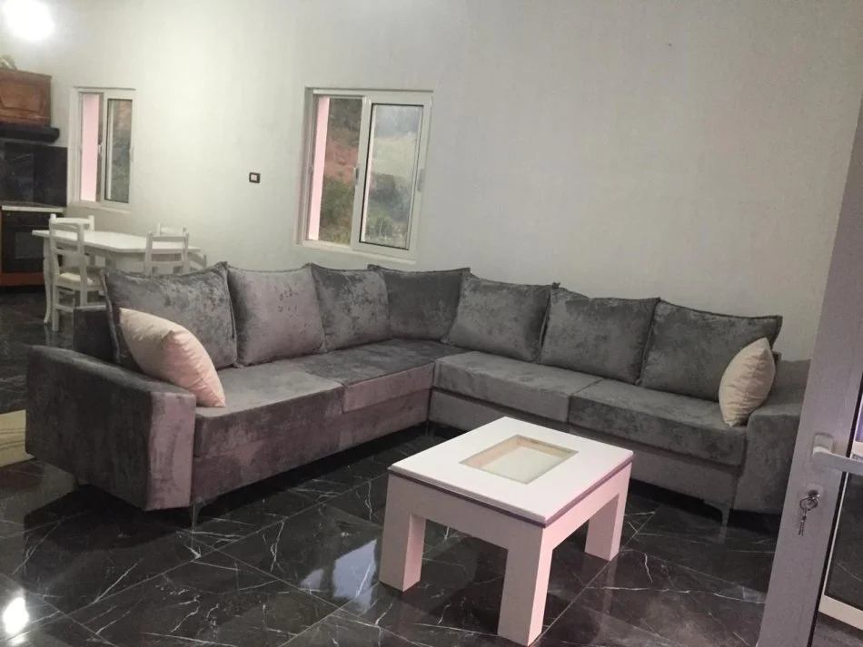 Tirane, jepet me qera apartament 2+1 Kati 2, 115 m² 280 € (Prane Farkes)