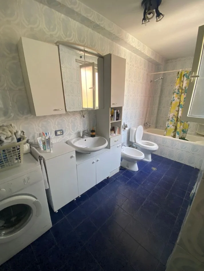 Tirane, Apartament 2+1 me qira Kati 2, 130 m² 650 € ( Brryli)