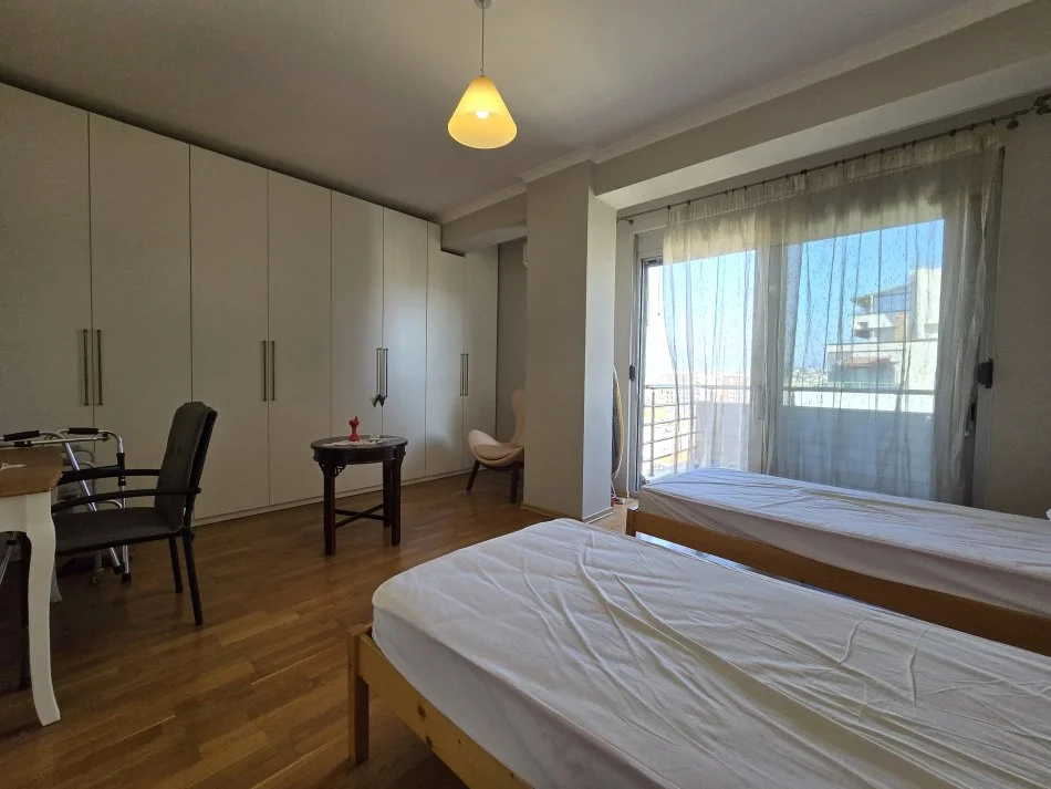 Tirane, shitet apartament 1+1 Kati 10, 97 m² 190.000 € (Vila Gold)