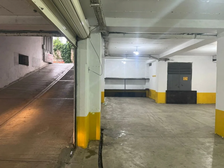 Tirane, shitet magazine Kati -1, 125 m² 