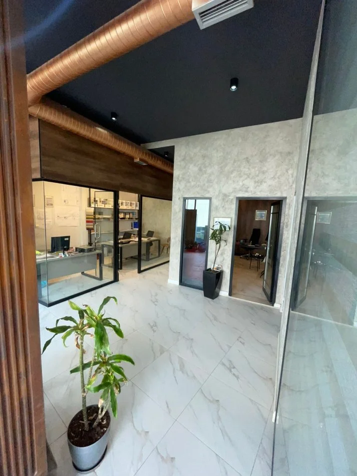 Tirane, jepet me qera dyqan Kati 0, 100 m² 1.500 € (Astir)