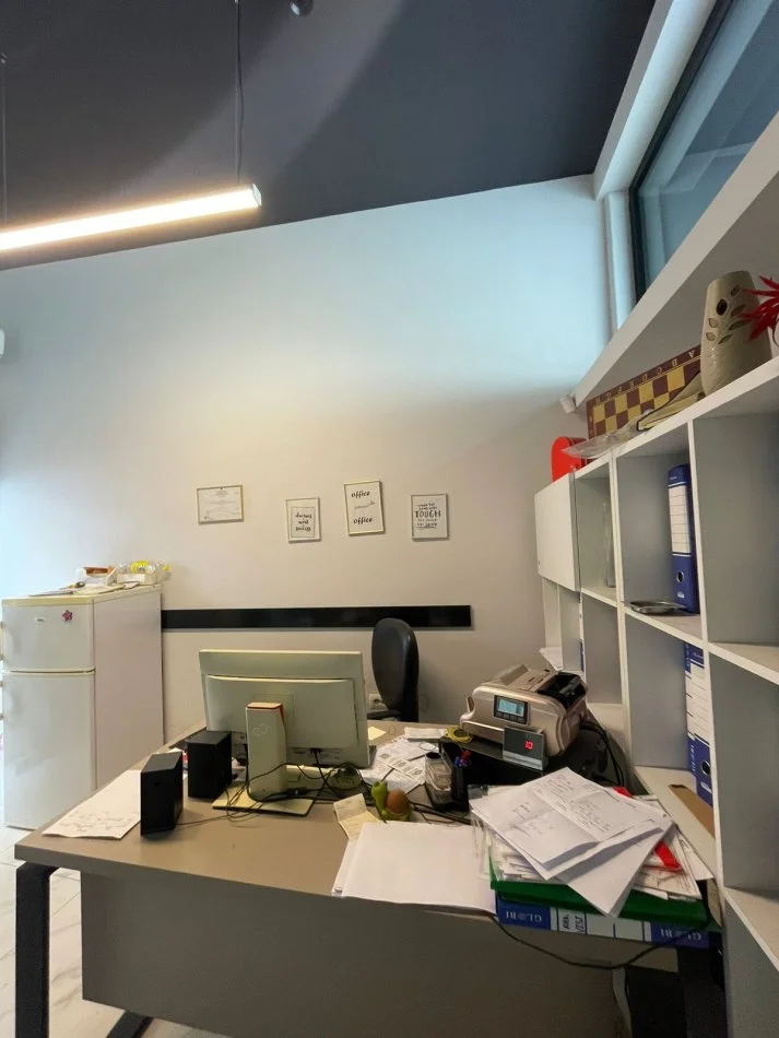 Tirane, jepet me qera dyqan Kati 0, 100 m² 1.500 € (Astir)