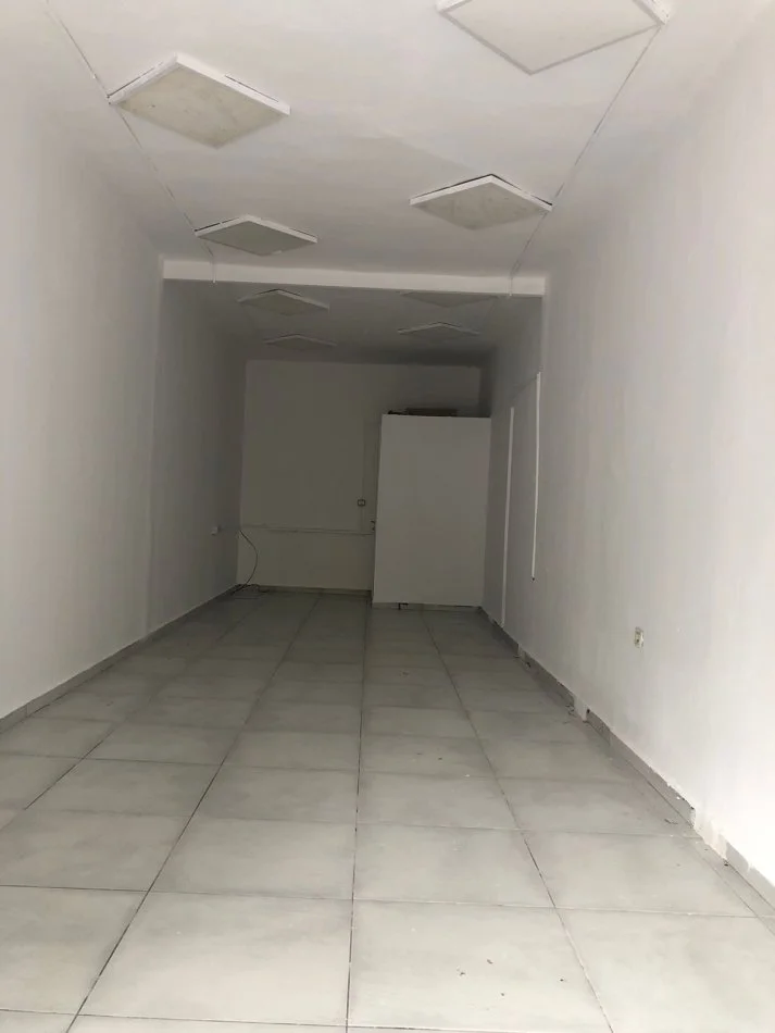 Tirane, jepet me qera dyqan Kati 0, 40 m² 800 € (Stadiumi Dinamo)