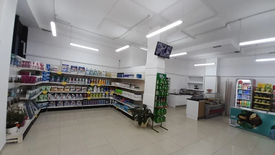 Tirane, Ambient biznesi me qira  Kati 0, 130 m² 850 € ( Brryli)