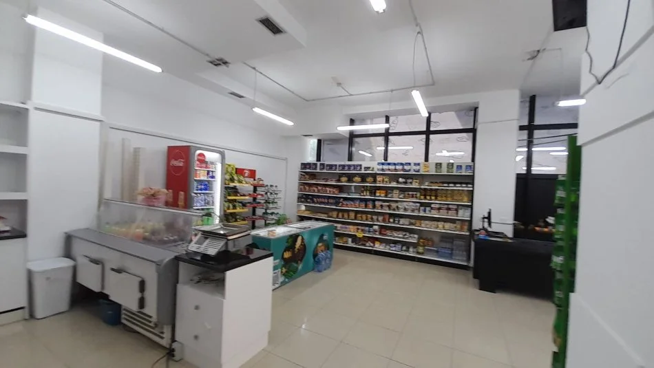 Tirane, Ambient biznesi me qira  Kati 0, 130 m² 850 € ( Brryli)