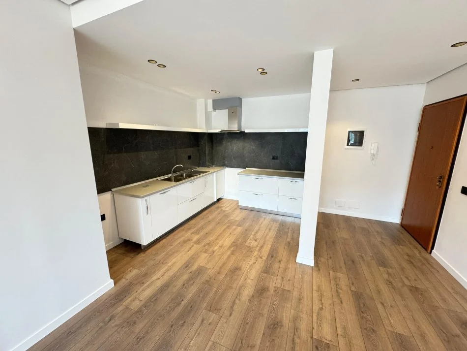 Tirane, shitet apartament 2+1 Kati 5, 120 m² 230.000 € (Liqeni i Thate)