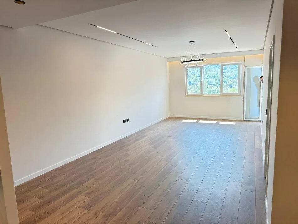 Tirane, shitet apartament 2+1 Kati 5, 120 m² 230.000 € (Liqeni i Thate)